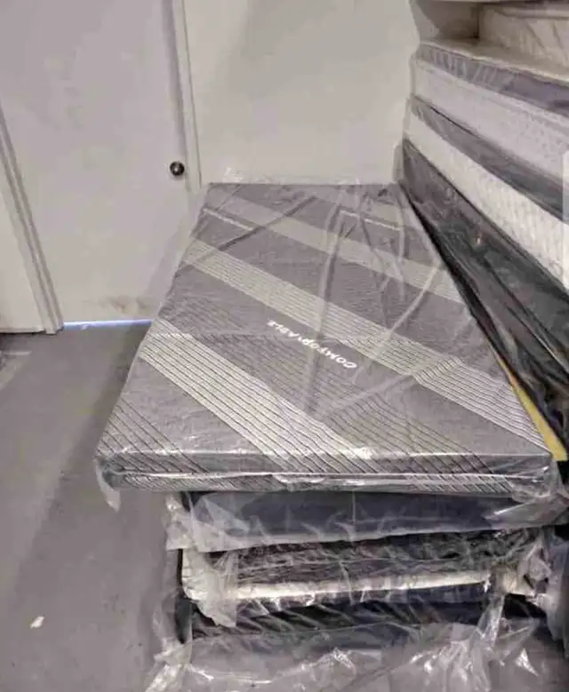 Queen mattress for sale with a cheap price in Beds & Mattresses in City of Toronto - Image 7