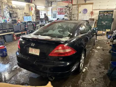 2005 Honda accord leather heated seats heated mirrors new winter tires aftermarket stereo there is n...