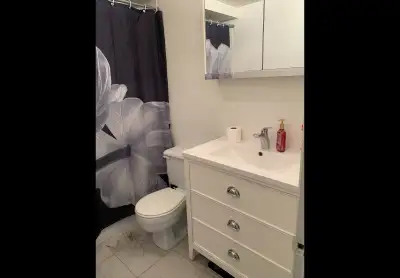 $1100 Heated 3 1/2 Bachelor Apartment
