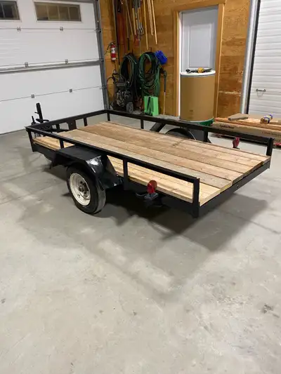 Heavy-duty 2500 lb axle Solid deck boards in excellent condition Fully functional lights Ownership i...
