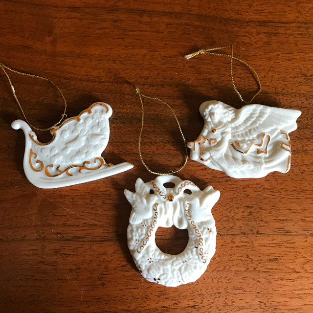 Vintage Set of 3 Bisque Christmas Ornaments Angel Wreath Sleigh in Arts & Collectibles in Ottawa - Image 3