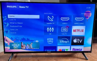 Selling 40" Philips Full HD LED TV. TV is in very good condition with its all parts and box as on ph...