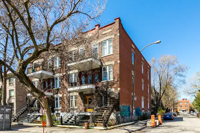 4 ½ rénové cachet 1920 – Grand, lumineux situé sur le plateau