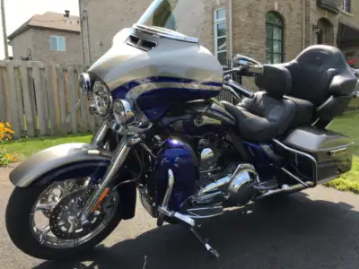 Harley Davidson CVO Limited purchased new in 2016. Color is Palladium Silver/Phantom Blue. Added Rin...