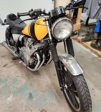 Clean bike, runs like a champ. Slight oil leak at left engine cover, and slight oil leak on shaft dr...