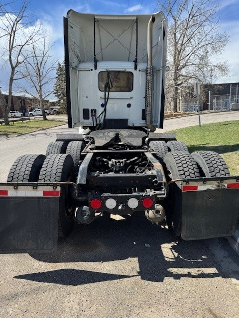 2022 KENWORTH T880 Day Cab (4 trucks available) in Heavy Trucks in Calgary - Image 4