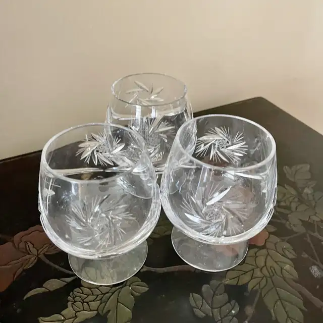 Beautiful Crystal Brandy Glasses in Kitchen & Dining Wares in City of Montréal - Image 3