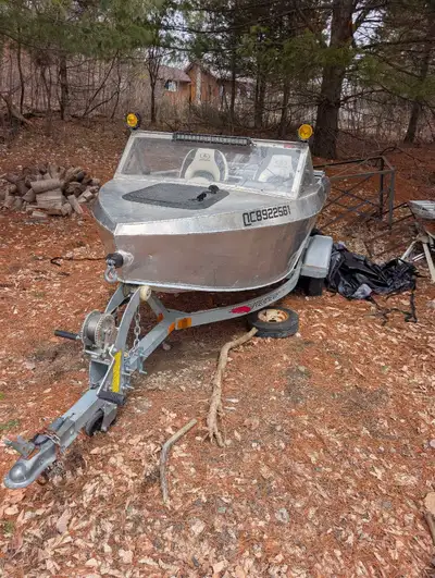Jet boat 1100cc Yamaha engine in a all aluminum hand made boat .. 2seater with lights and a winch to...