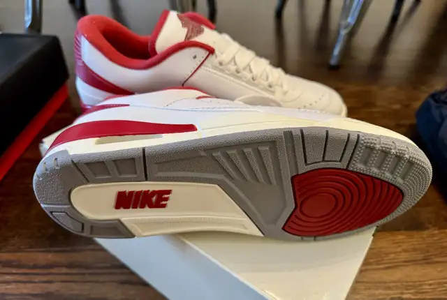 Air Jordan 2/3 'White Varsity Red' Size 8 in Men's Shoes in City of Toronto - Image 4