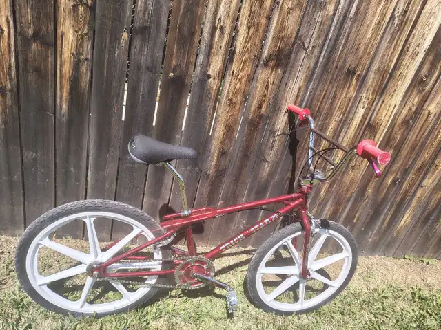 Hutch Trickstar 24 - 1 of 50 made in BMX in Strathcona County - Image 4