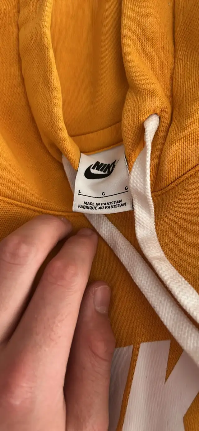 Orange Nike sweater larger in Men's in Kingston - Image 4