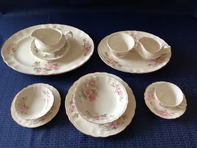 Set de Vaisselle - 12 places / Antique Dinnerware Set for 12, View more