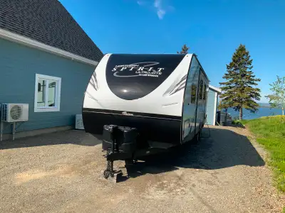 Roulotte 2019 27 pieds Northern Spirit ultra-lite 2758RB 4 pneus neufs Goodyear Endurance août 2024...