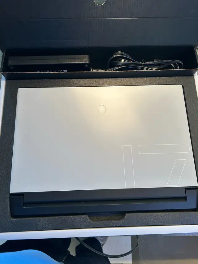Alienware M17R4 Laptop457910848744345601