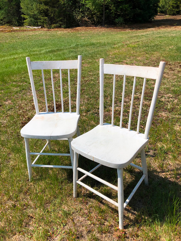 ANTIQUITÉ : Chaise antique en bois : Lot de 10 chaises à 40$ ch. dans Art et objets de collection  à Shawinigan - Image 3