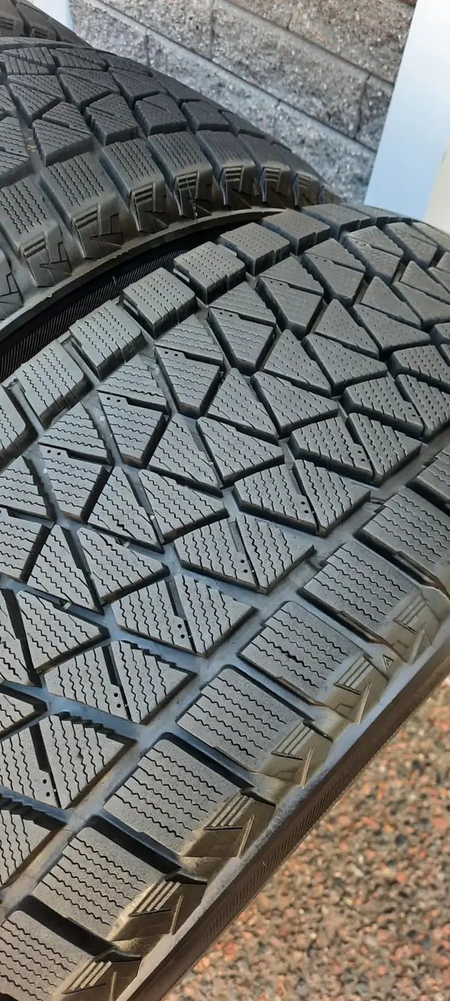 245/60/18 BRIDGESTONE BLIZZAK DMV2 WINTERS IN NEAR NEW CONDITION in Tires & Rims in Dartmouth - Image 6