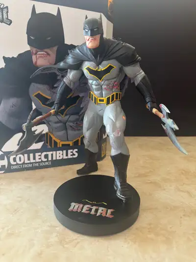 DC Collectibles Designer Series - Dark Nights Metal - BATMAN statue by Greg Capullo. Comes in origin...
