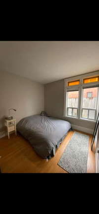 Sublet May 1st: Single bedroom in a home with Trent students