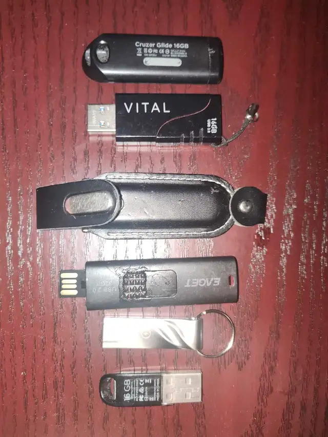 35$ all. Flash cards 8, 16, 16, 16, 32, 32 GB GB. Just extra, in Other in Edmonton - Image 2