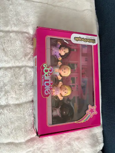 I'm offering a brand new, in-box Fisher Price Barbie The Movie Little People Collector set, featurin...