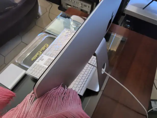 Imac 27 inc desk top computer in Desktop Computers in Hamilton - Image 8