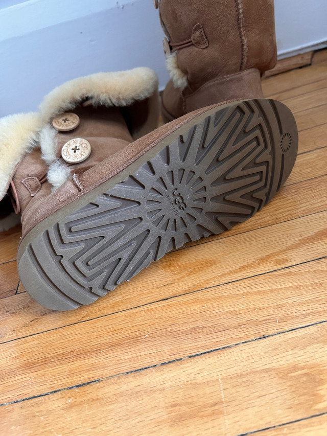 Ugg 3 button camel coloured cozy boots- Size 7 in Women's - Shoes in City of Toronto