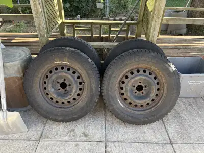 Selling a set of 4 like new Kumho Wintercraft wi31+ Winter Tires mounted on Rims Tires have great tr...