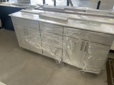 BLACK FRIDAY SALE!! Brand new 48” Solid Oak Vanity with dovetail, soft-closing drawers, soft-close d...