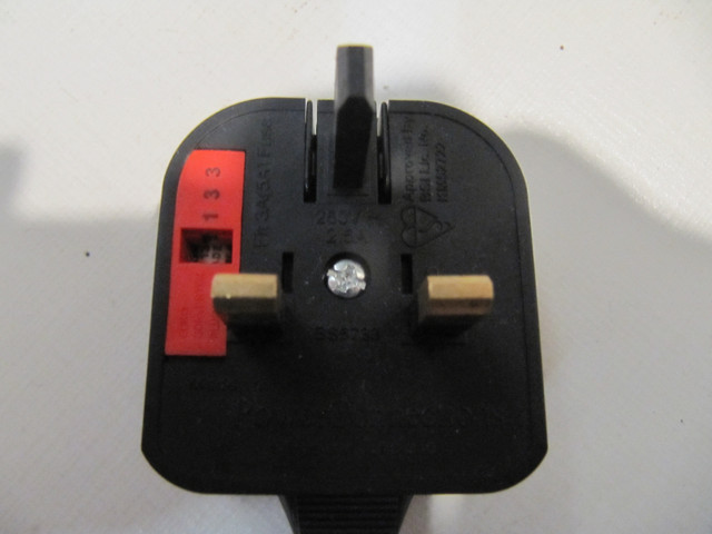 PowerConnections 250volt 2.5amp Fused WallConnector To Appliance in General Electronics in Mississauga / Peel Region - Image 2
