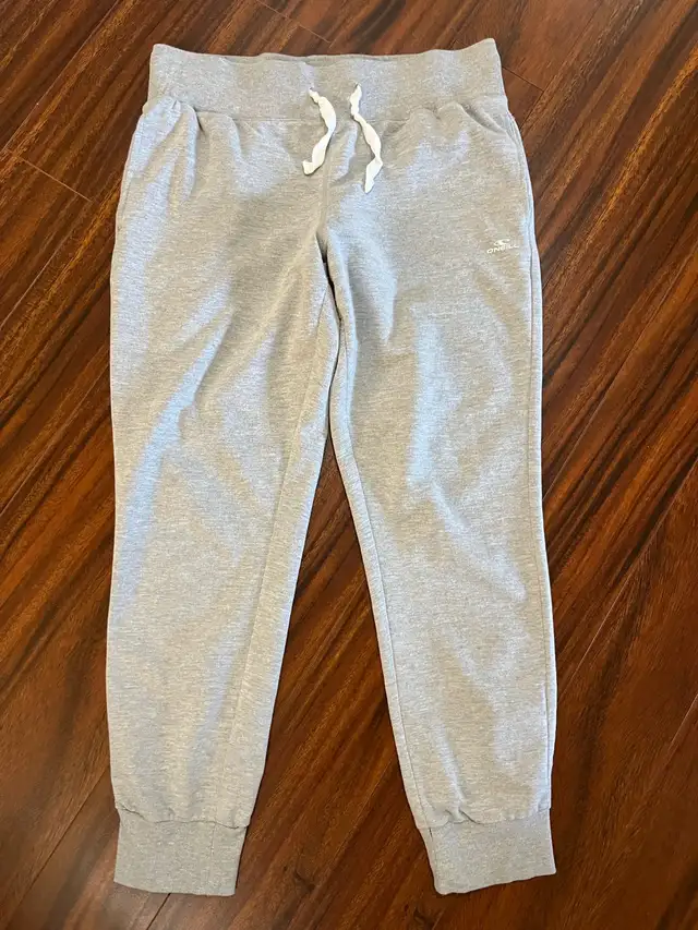 O’Neill women’s large jogging pants, light gray in Women's - Bottoms in Oshawa / Durham Region - Image 2