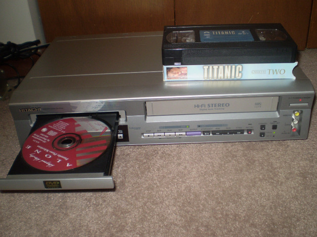 HITACHI VHS-VCR / DVD COMBO PLAYER / REC. Hi Fi STEREO DV-PF2U in Video & TV Accessories in Thunder Bay