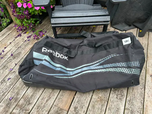 Hockey Goalie Equipment in Hockey in Hamilton - Image 11