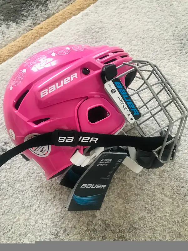 bauer helmet and skate in Skates & Blades in Markham / York Region - Image 3