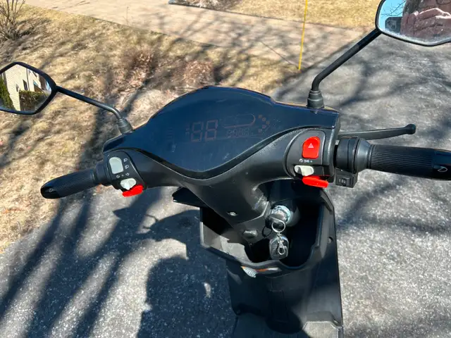 Scooter Electrique - Daymak Arrow in eBike in Longueuil / South Shore - Image 5