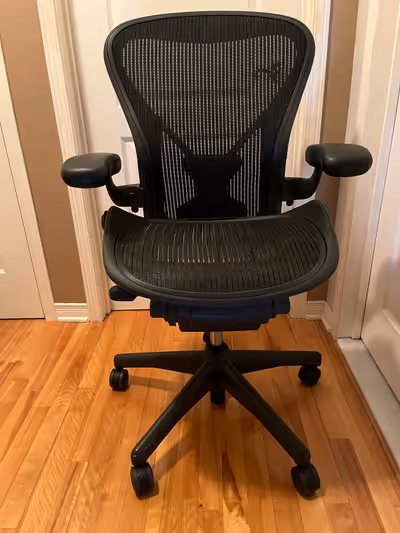 Sale: Herman Miller Aeron Classic Office Chair size B (medium) year 2015 Upgrade your workspace with...