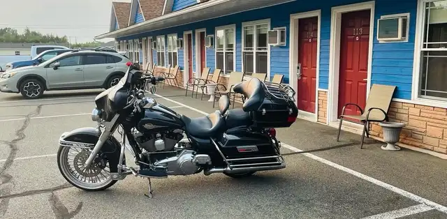 FLHTC 2010 Harley Davidson in Touring in Longueuil / South Shore - Image 4