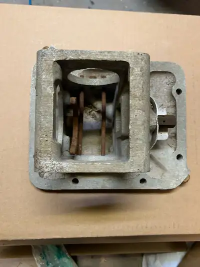 Ferguson hydraulic pump housing from a 1952 TEA 20-85. It will fit several Ferguson models from late...