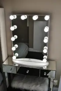 Hollywood Vanity Makeup Mirror