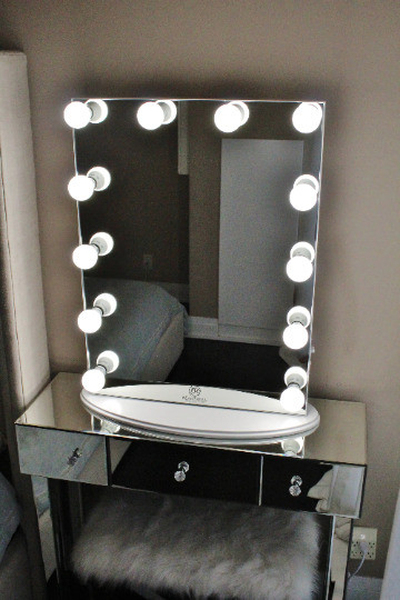 Hollywood Vanity Makeup Mirror in Home Décor & Accents in City of Toronto