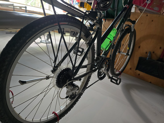 WOMENS MOUNTAIN BIKE BICYCLE SPECIALIZED EXPEDITION 24 SPEED WOW in Mountain in Kitchener / Waterloo - Image 3