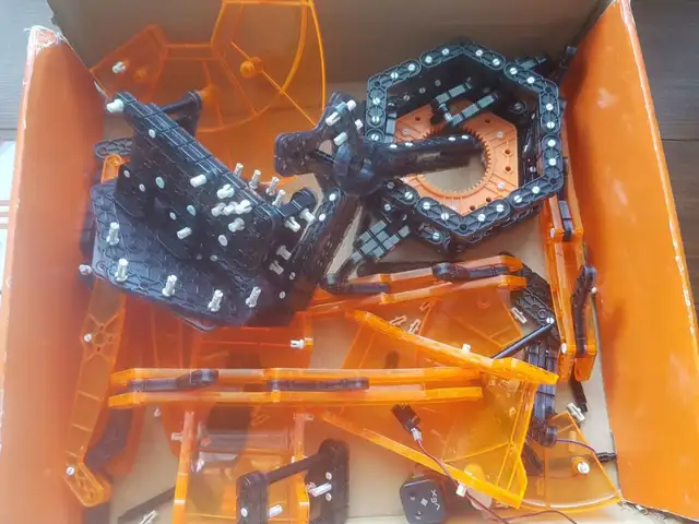 VEX Robotics Spider by over 350 parts in Toys & Games in Calgary - Image 2