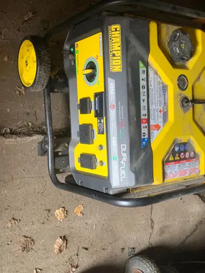 Generatrice champion 2 carburant 4550 watt elle n a presque pas servie