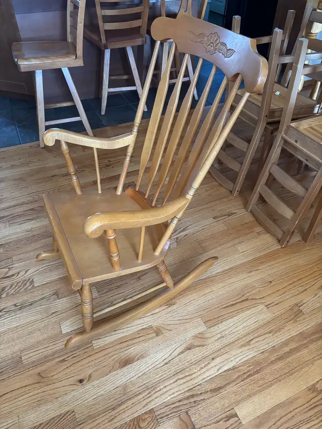 Midcentury Vintage Windsor rocking chair in Chairs & Recliners in Calgary - Image 7