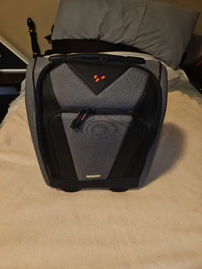 2008 - 2012 SE Frunk suitcase, excellent condition. Only used once. Sold ride.