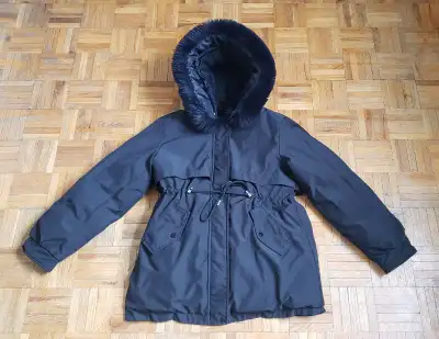 Size : Small/Medium/Large (no size listed on jacket) - if you are looking for something with room (w...