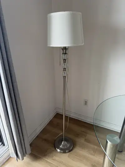 LAMPE SUR PIED AVEC 3 INTENSITÉS, View more