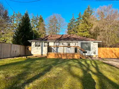 Bright 3-Bedroom | 1.5 Bath Upstairs Unit