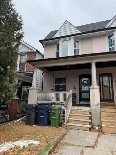 Spacious 2 bedroom home on a second floor house on a very quiet street with plenty of parking. Jones...