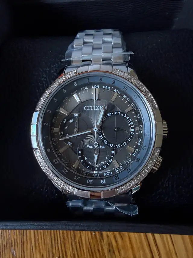 Citizen Eco-Drive Calendrier Watch in Jewellery & Watches in Markham / York Region - Image 3