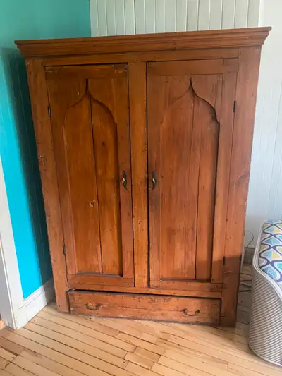 Magnifique armoire québécoise centenaire, View more